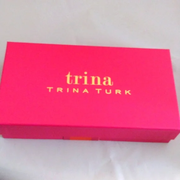 NWT Trina Turk Pink/Black Floral Wallet - Picture 3 of 7